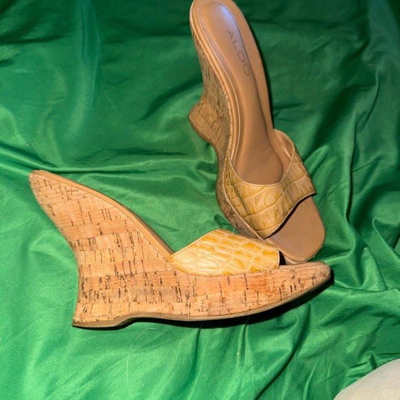 ALDO wedge faux crocodile - Picture 2 of 3